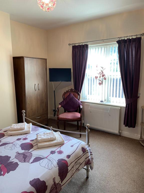 Launceston Villa room 6